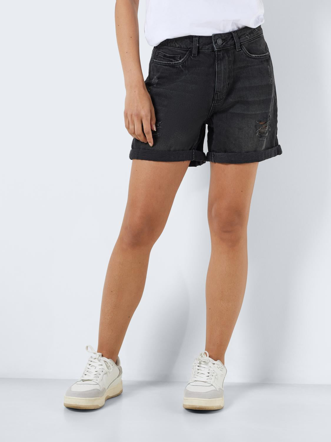 model_shot-front